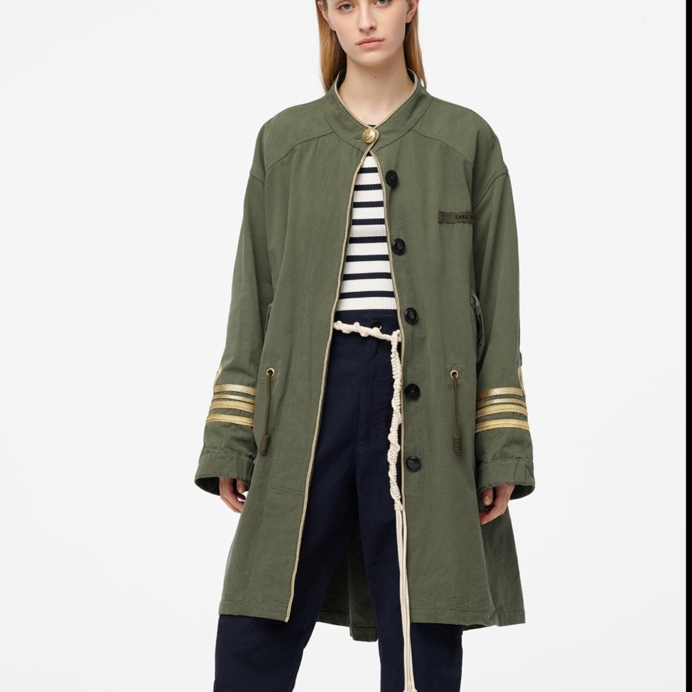 Zara SRPLS Khaki Green Coat with Gold Details
Zara SRPLS Summer 2020 Collection - Picture 8 of 14